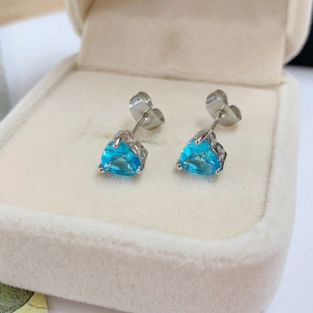 🎀14k White Gold Aquamarine Heart Studs - Picture 2 of 5